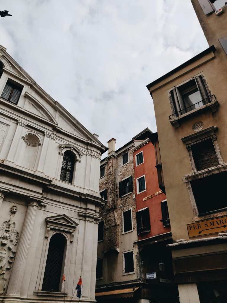 5 Tips for Staying Safe When Travelling